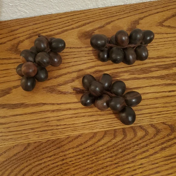 Vintage Mid Century Modern Hand Carved Wooden Grape Clusters 3 Dark Stain. - Picture 1 of 3